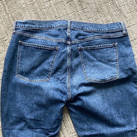 Old Navy Mid-Rise Boyfriend Straight Cut-Off Jeans Vina - Picture 7 of 9